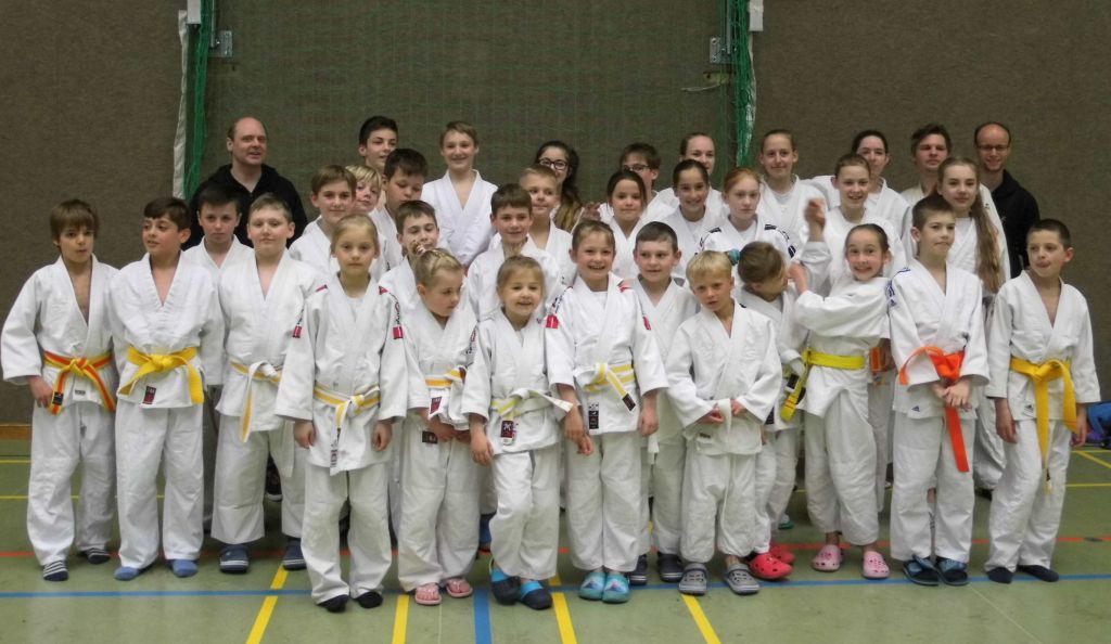 https://www.tvjahn-bad-lippspringe.de/tl_files/artikelbilder/2012/Judo/KPT 1 2016/1Team002.JPG